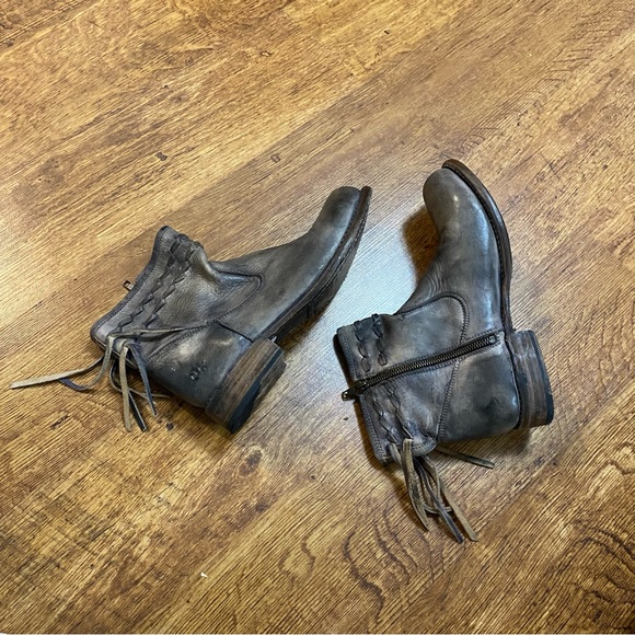 Bed Stu Craven Fringe Gray Leather Bootie Size 10 - Picture 6 of 11